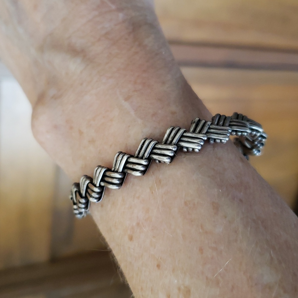 Textured Silver Tone Metal Zig Zag Link Bracelet